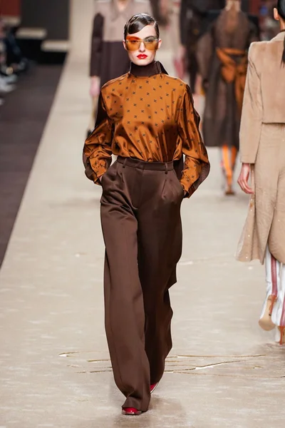 Look 37